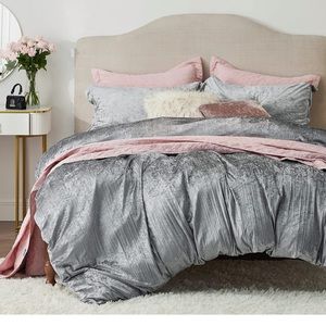 Queen duvet cover set in silver